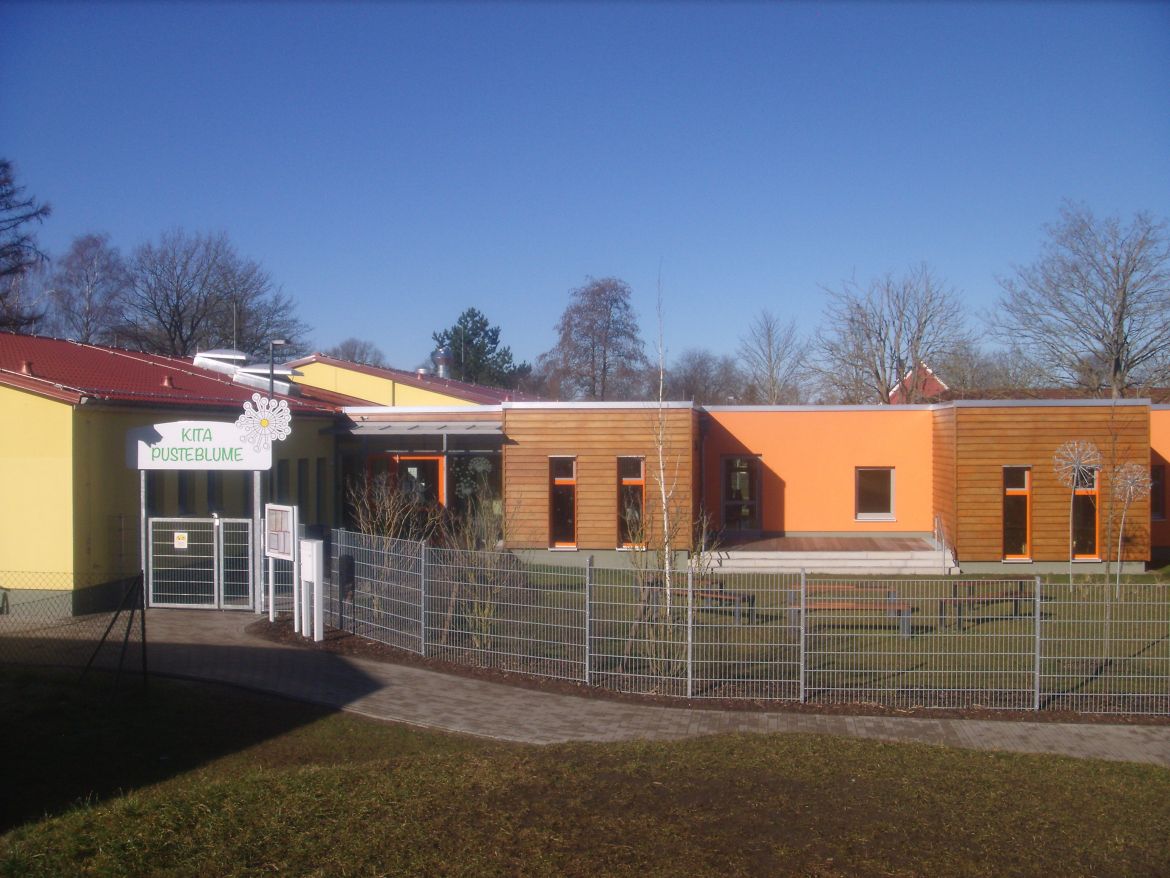 Hausfront Ahrenshagen.jpg